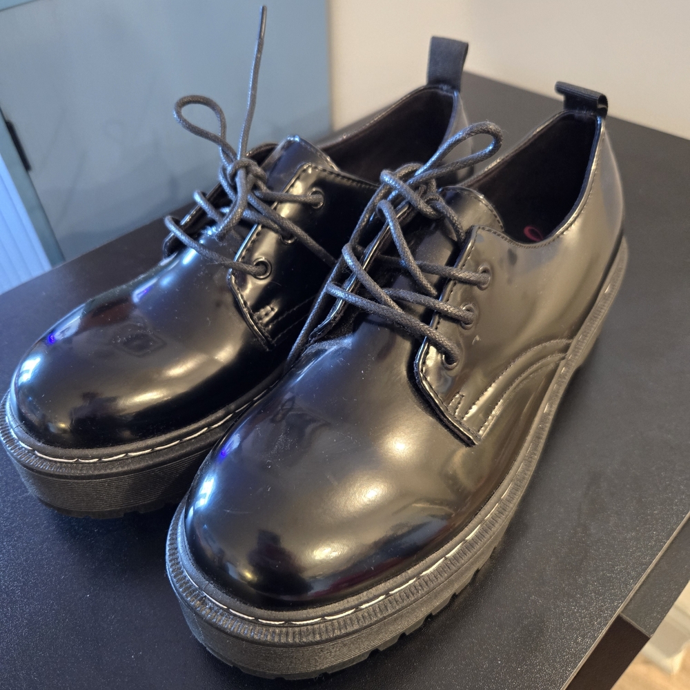 Classic Black Women's Oxford Shoes - Picture 2 of 5
